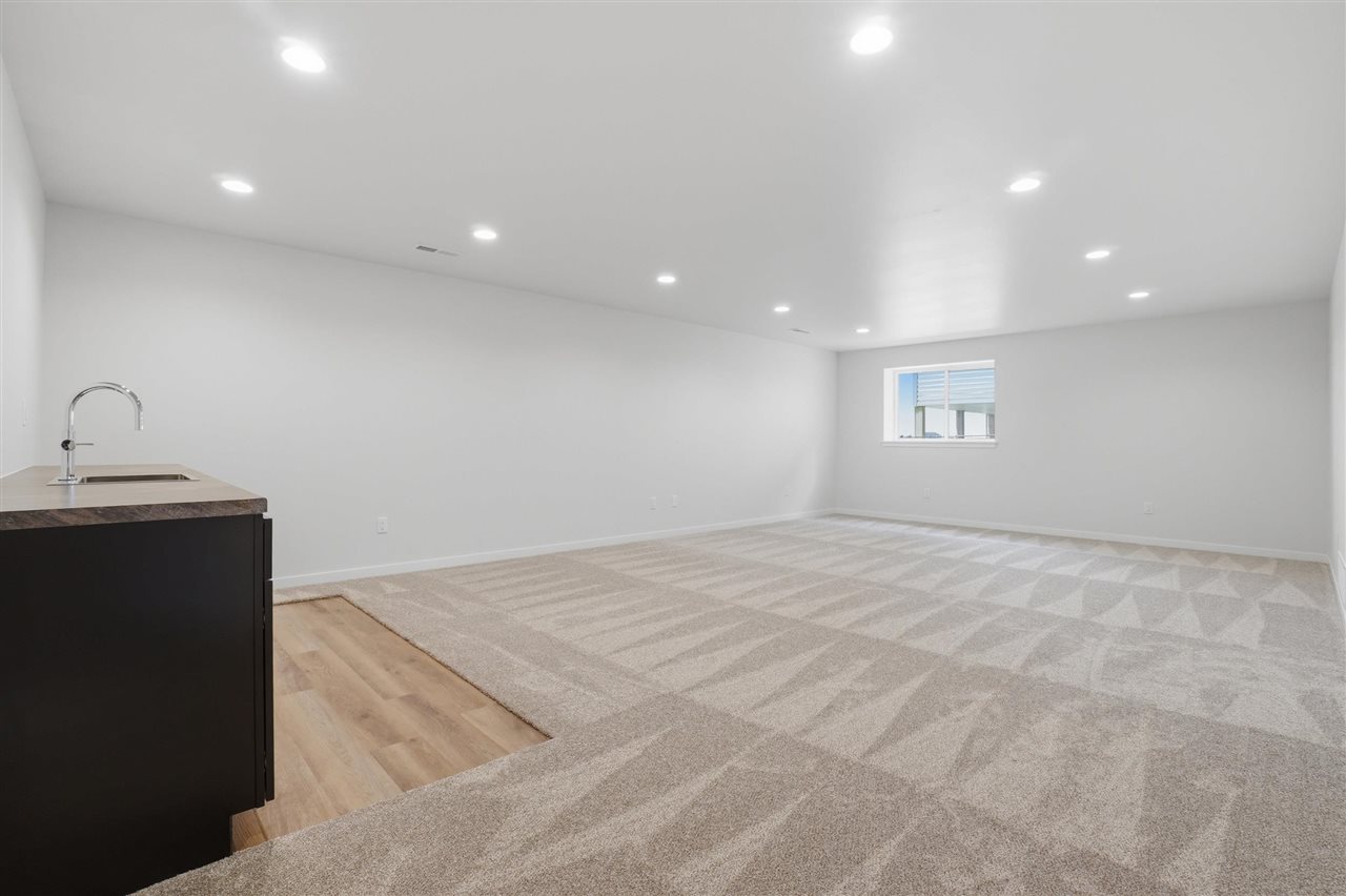 215B Timberline Terrace Kalona IA 52247