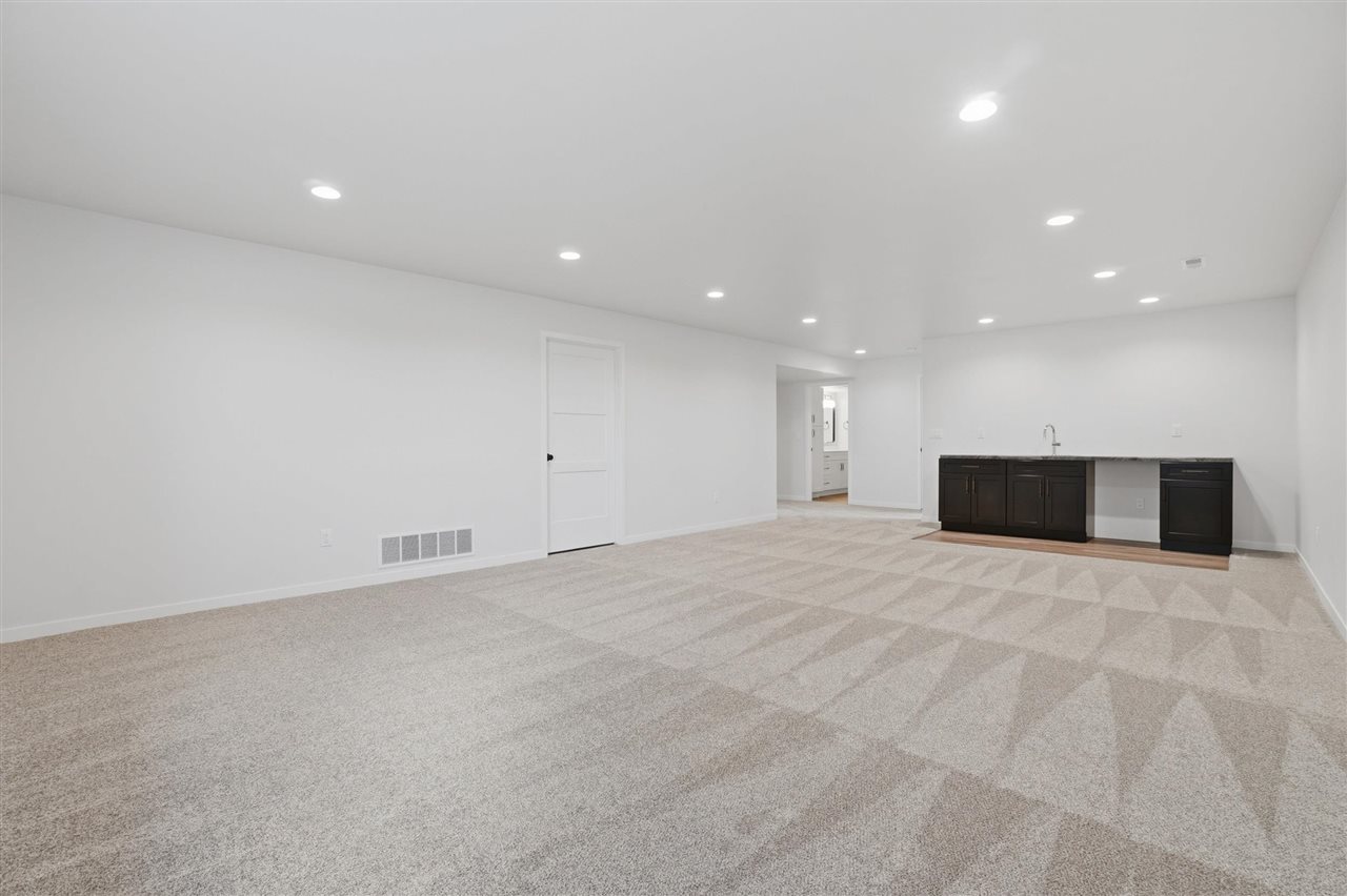 215B Timberline Terrace Kalona IA 52247