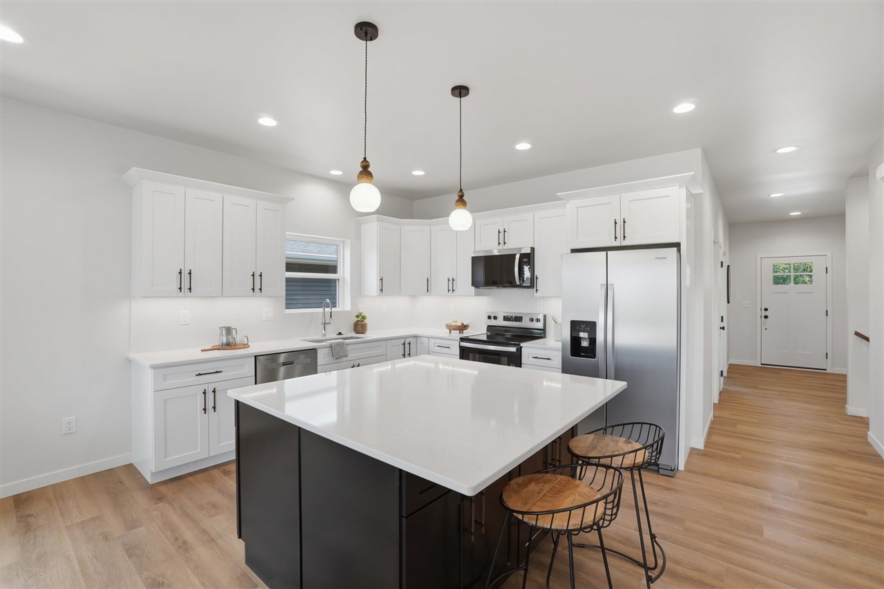215B Timberline Terrace Kalona IA 52247
