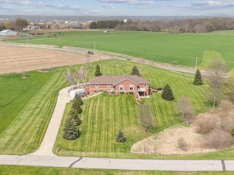 3752 Lacina Drive SW Iowa City IA 52240