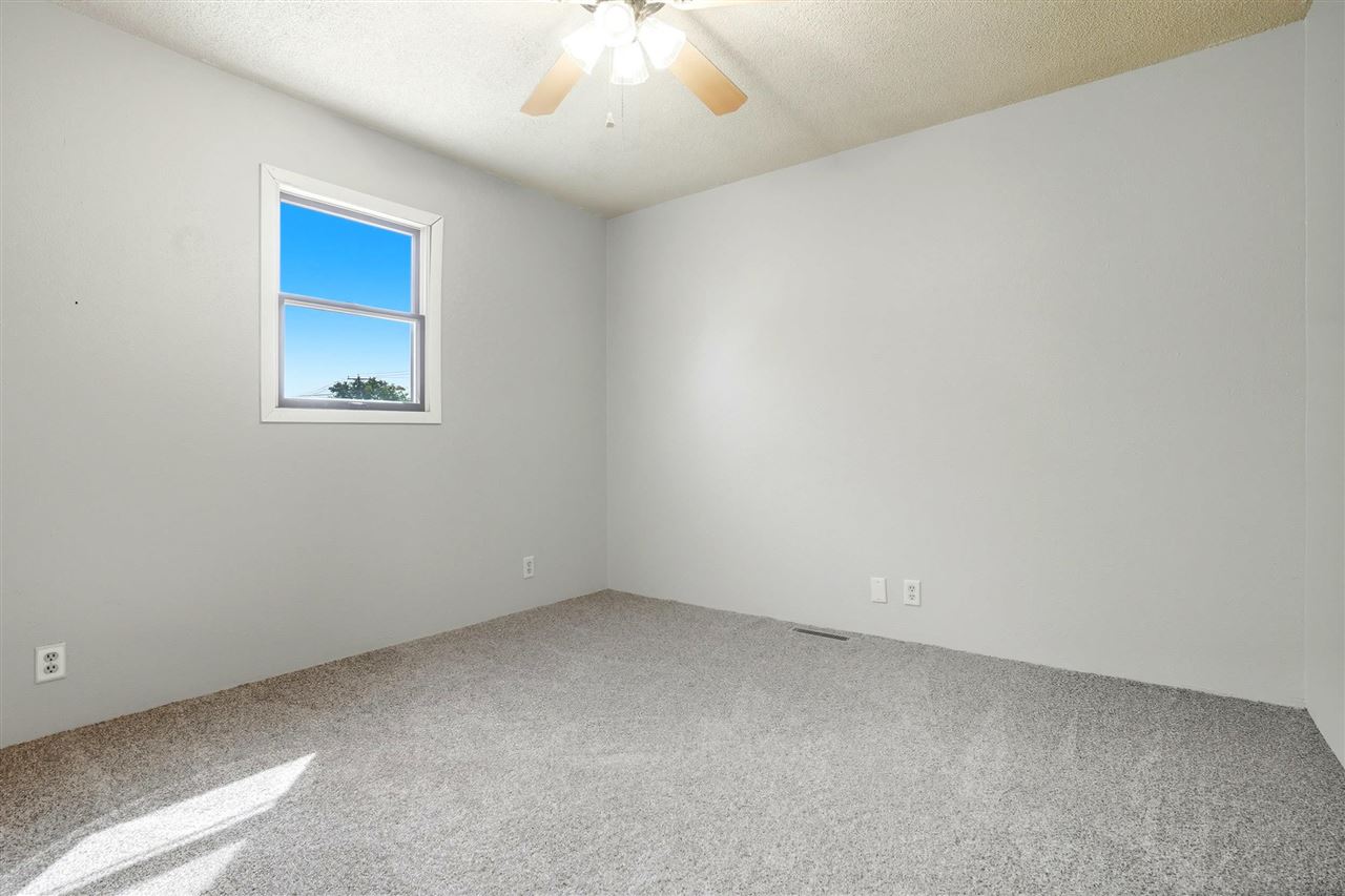 533 S Ave B Washington IA 52353
