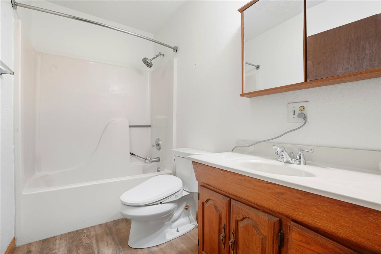 533 S Ave B Washington IA 52353