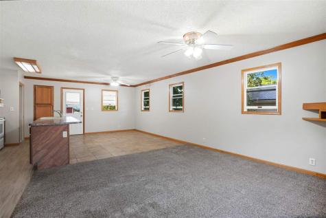 533 S Ave B Washington IA 52353