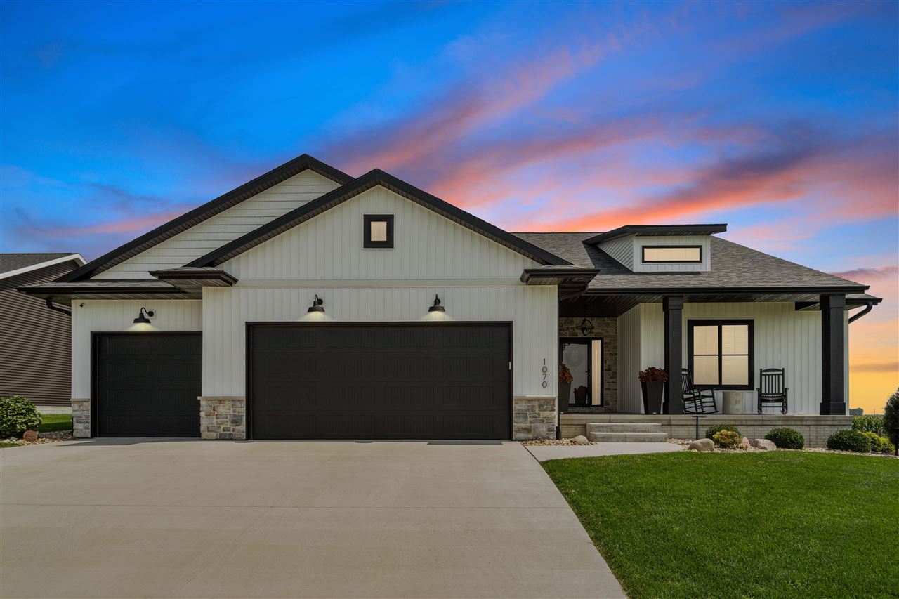 1070 Sunrise Drive Ely IA 52227