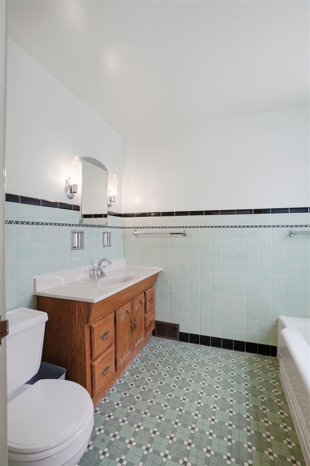 1119 Hyde Drive Des Moines IA 50315