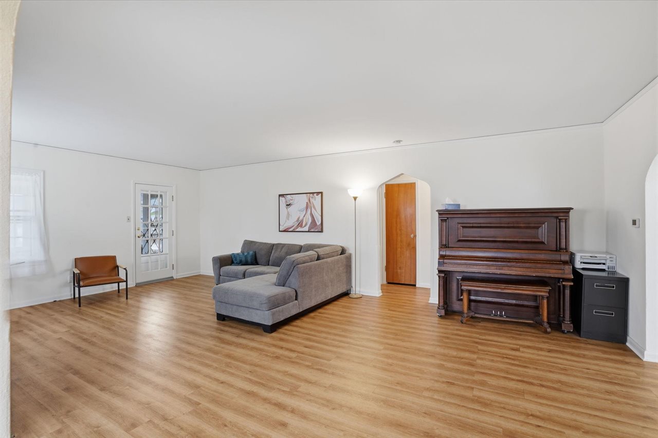 1119 Hyde Drive Des Moines IA 50315