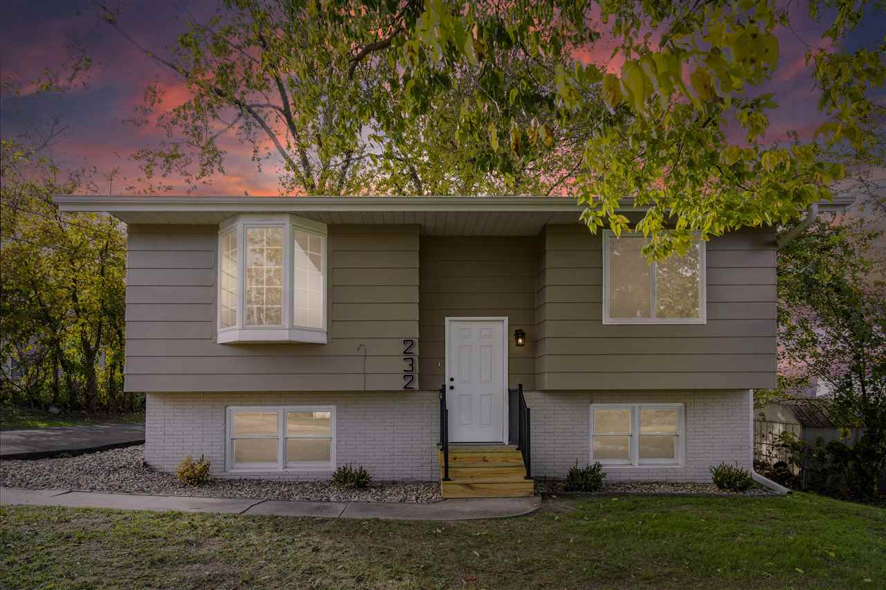 232 27th Street NW Cedar Rapids IA 52405