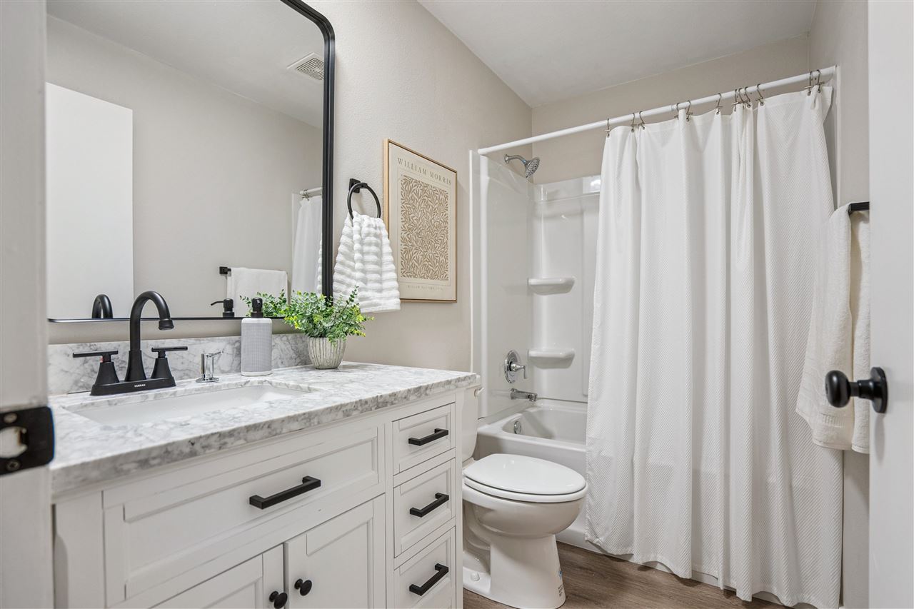 232 27th Street NW Cedar Rapids IA 52405