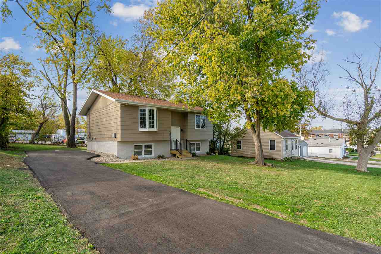 232 27th Street NW Cedar Rapids IA 52405