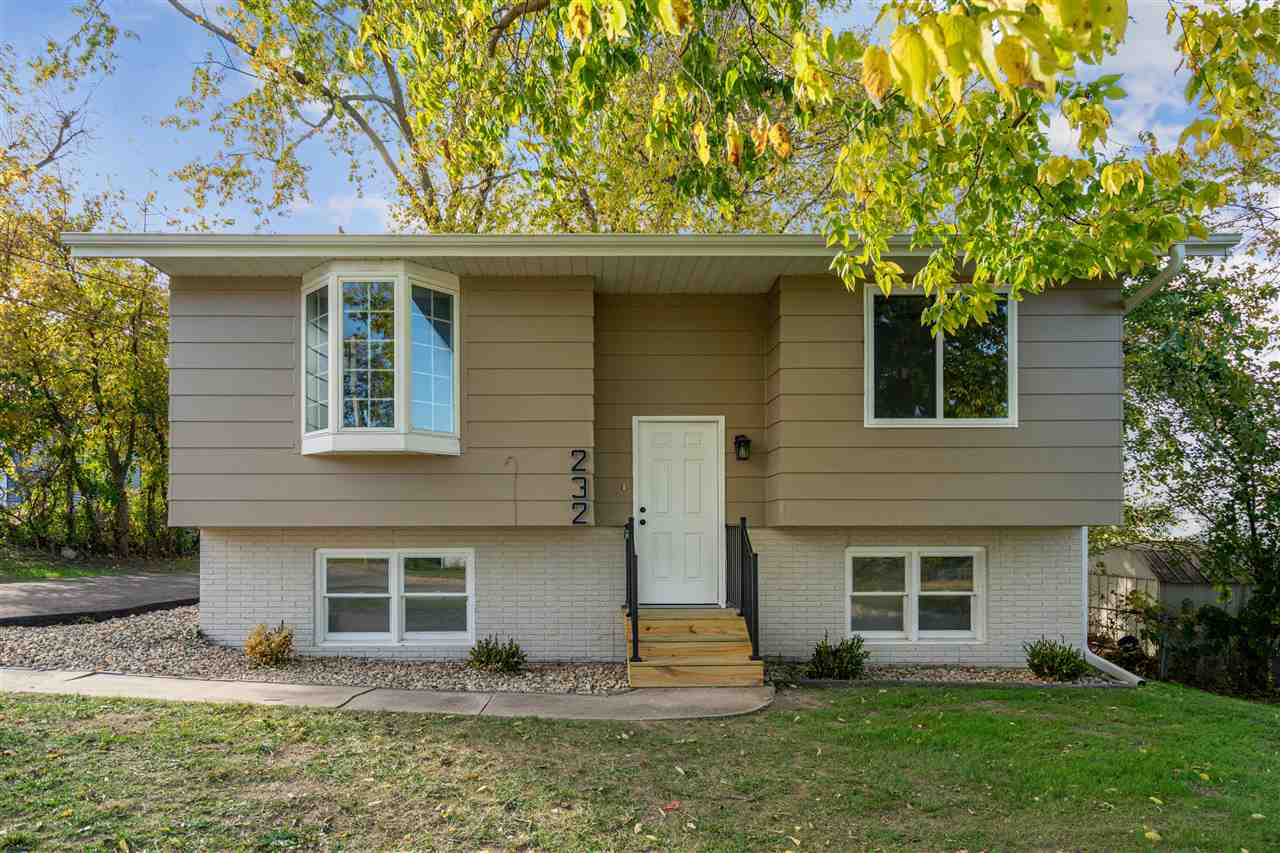 232 27th Street NW Cedar Rapids IA 52405