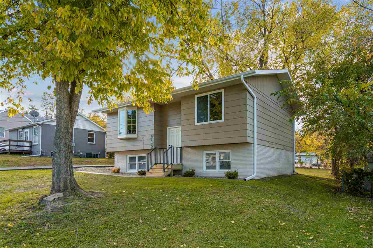 232 27th Street NW Cedar Rapids IA 52405