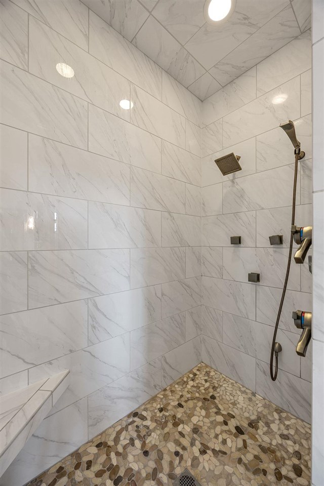713 Sherwood Iowa City IA 52245