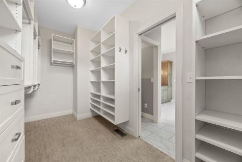 713 Sherwood Iowa City IA 52245