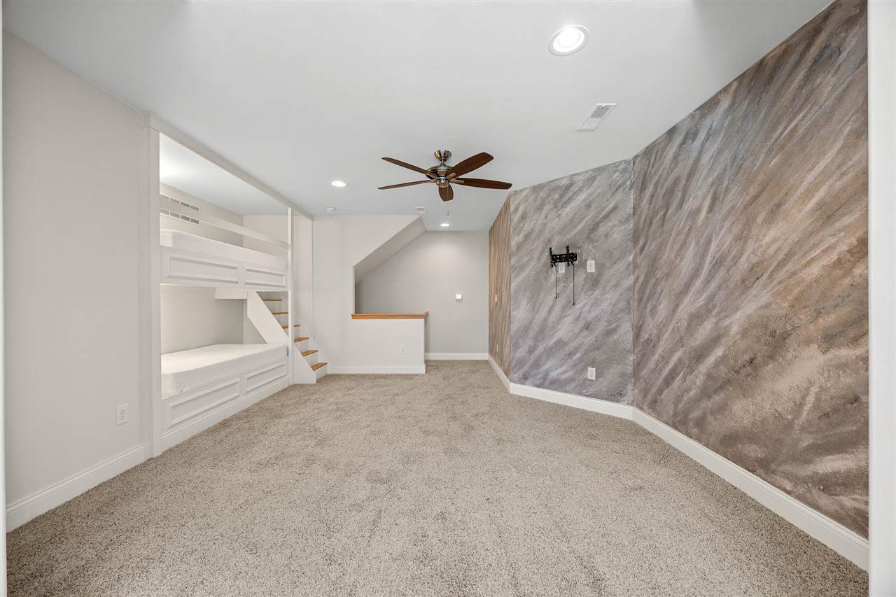 713 Sherwood Iowa City IA 52245