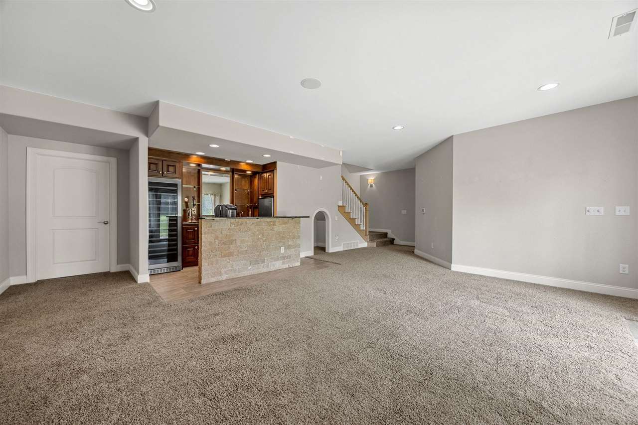 713 Sherwood Iowa City IA 52245