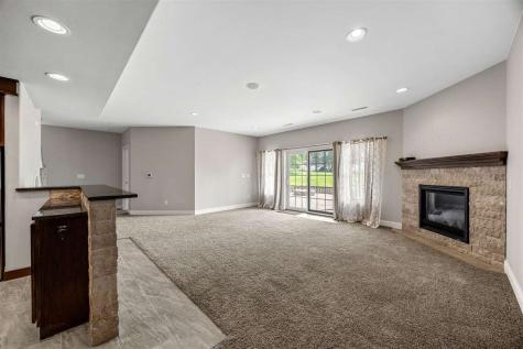 713 Sherwood Iowa City IA 52245