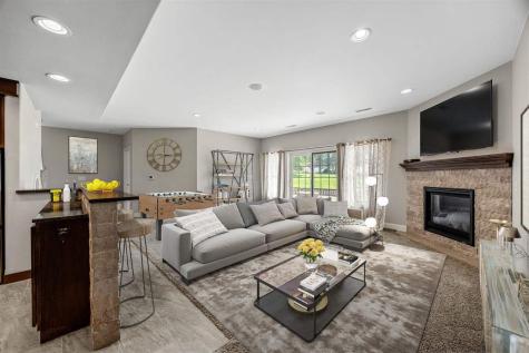 713 Sherwood Iowa City IA 52245