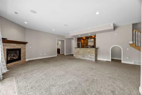713 Sherwood Iowa City IA 52245