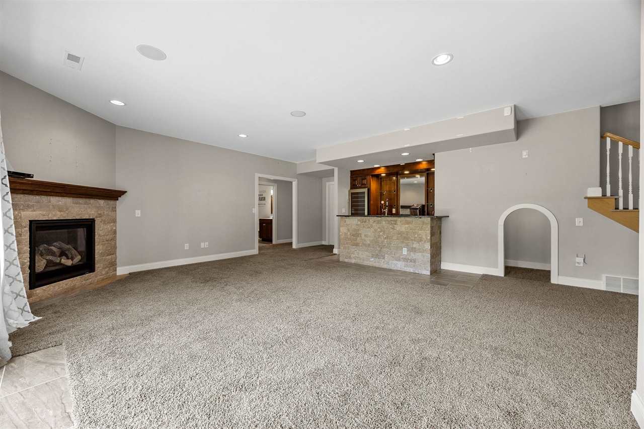713 Sherwood Iowa City IA 52245