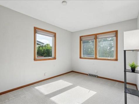 920 Westwood Drive NW Cedar Rapids IA 52404