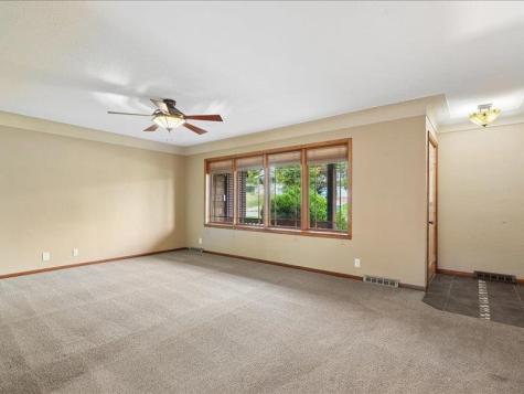 920 Westwood Drive NW Cedar Rapids IA 52404