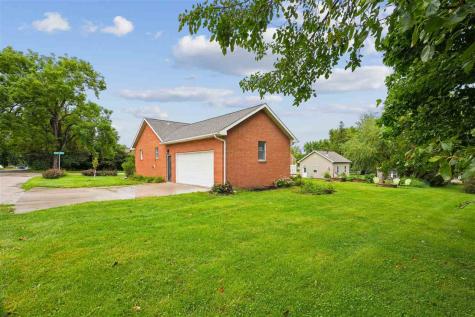 206 220th Trail South Amana IA 52334