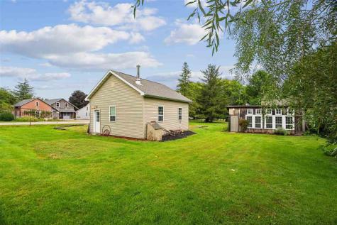 206 220th Trail South Amana IA 52334