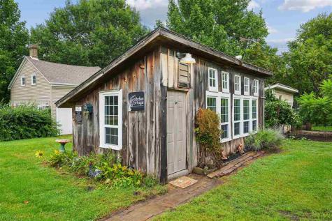 206 220th Trail South Amana IA 52334
