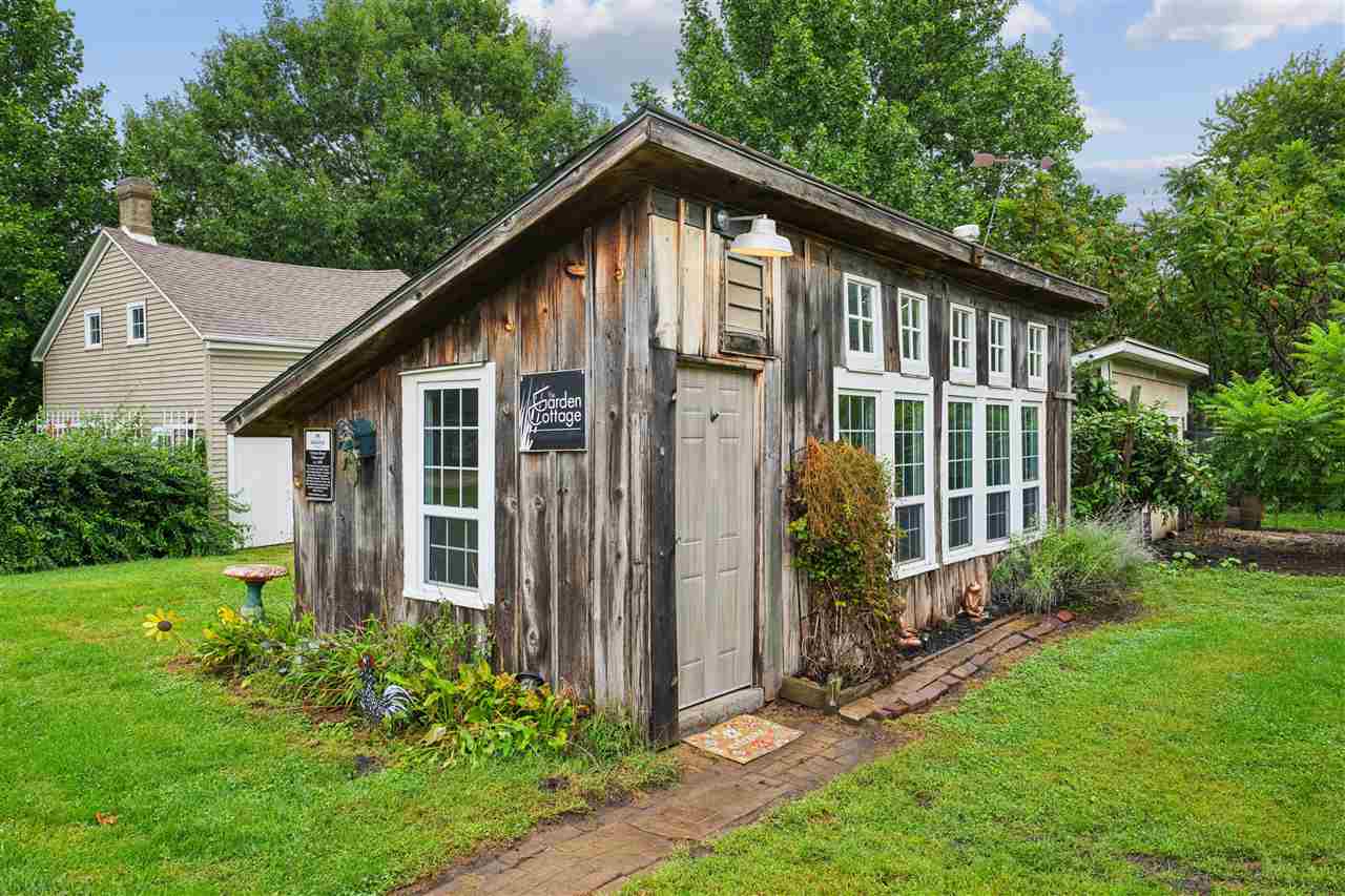 206 220th Trail South Amana IA 52334