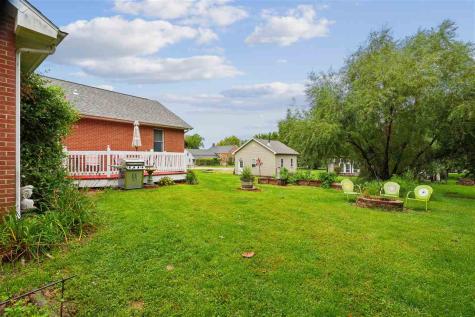 206 220th Trail South Amana IA 52334