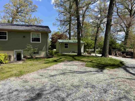 4261 Oak Leaf Lane Iowa City IA 52240