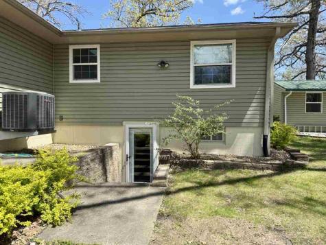 4261 Oak Leaf Lane Iowa City IA 52240