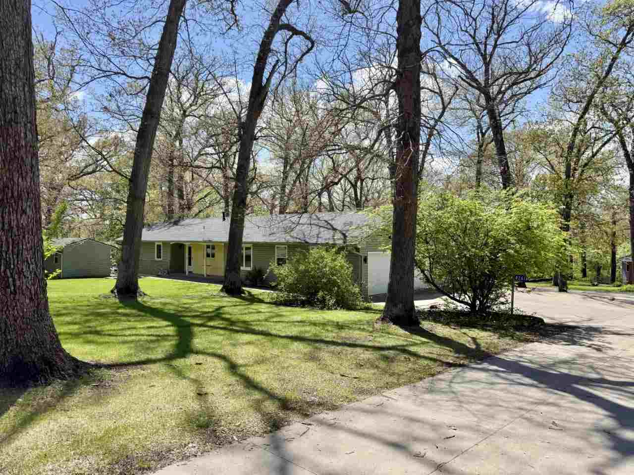 4261 Oak Leaf Lane Iowa City IA 52240