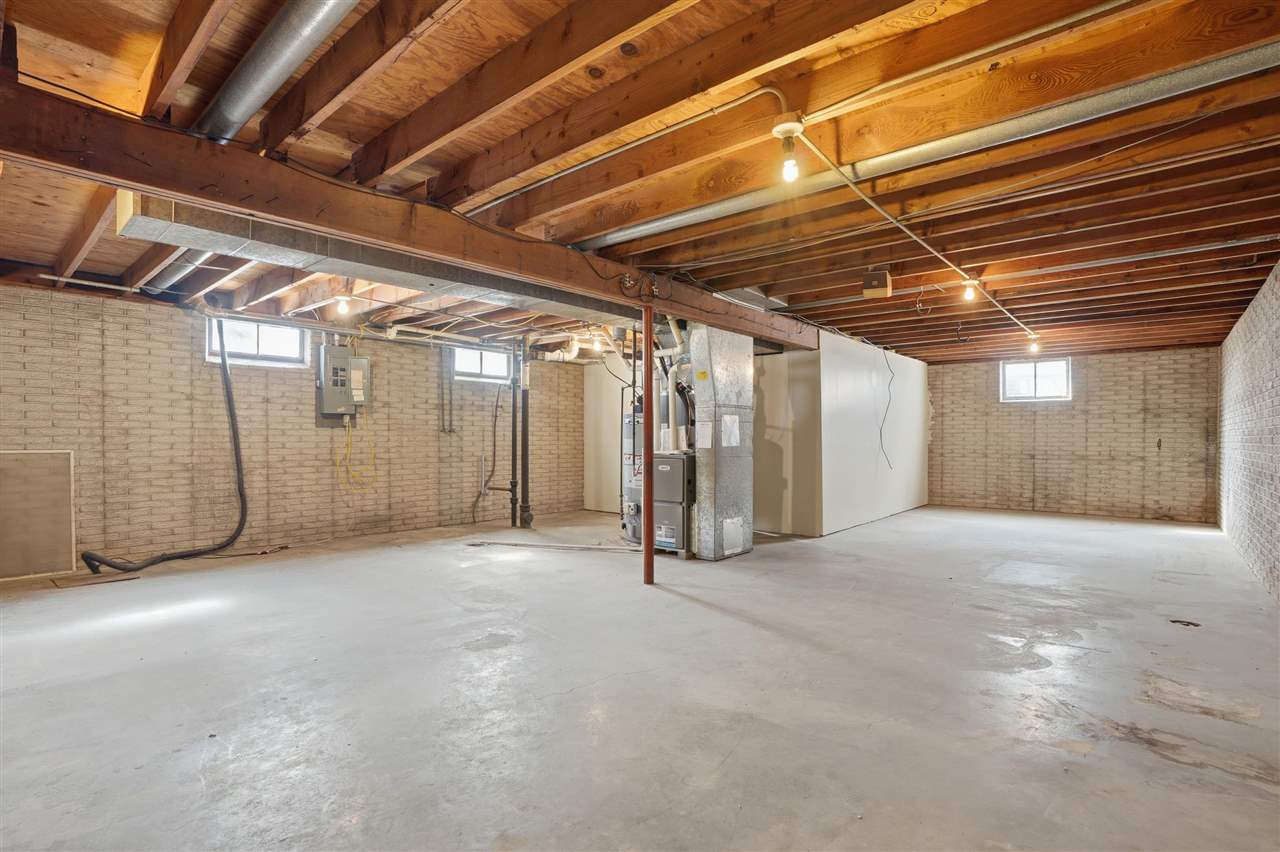 235 Wiley Blvd, NW Cedar Rapids IA 52405