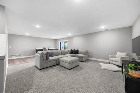 521 Elizabeth Lane Tiffin IA 52340