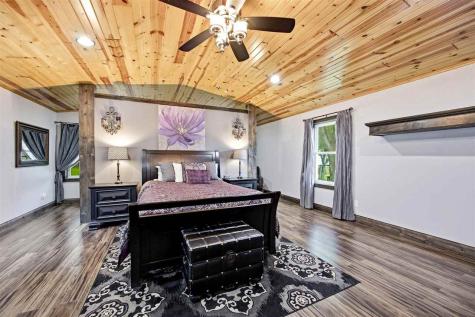 331 Blackberry Avenue Riverside IA 52327