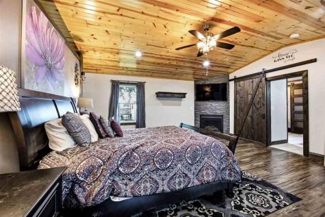 331 Blackberry Avenue Riverside IA 52327