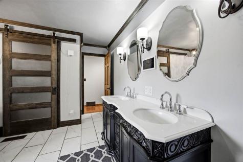 331 Blackberry Avenue Riverside IA 52327