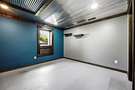 331 Blackberry Avenue Riverside IA 52327