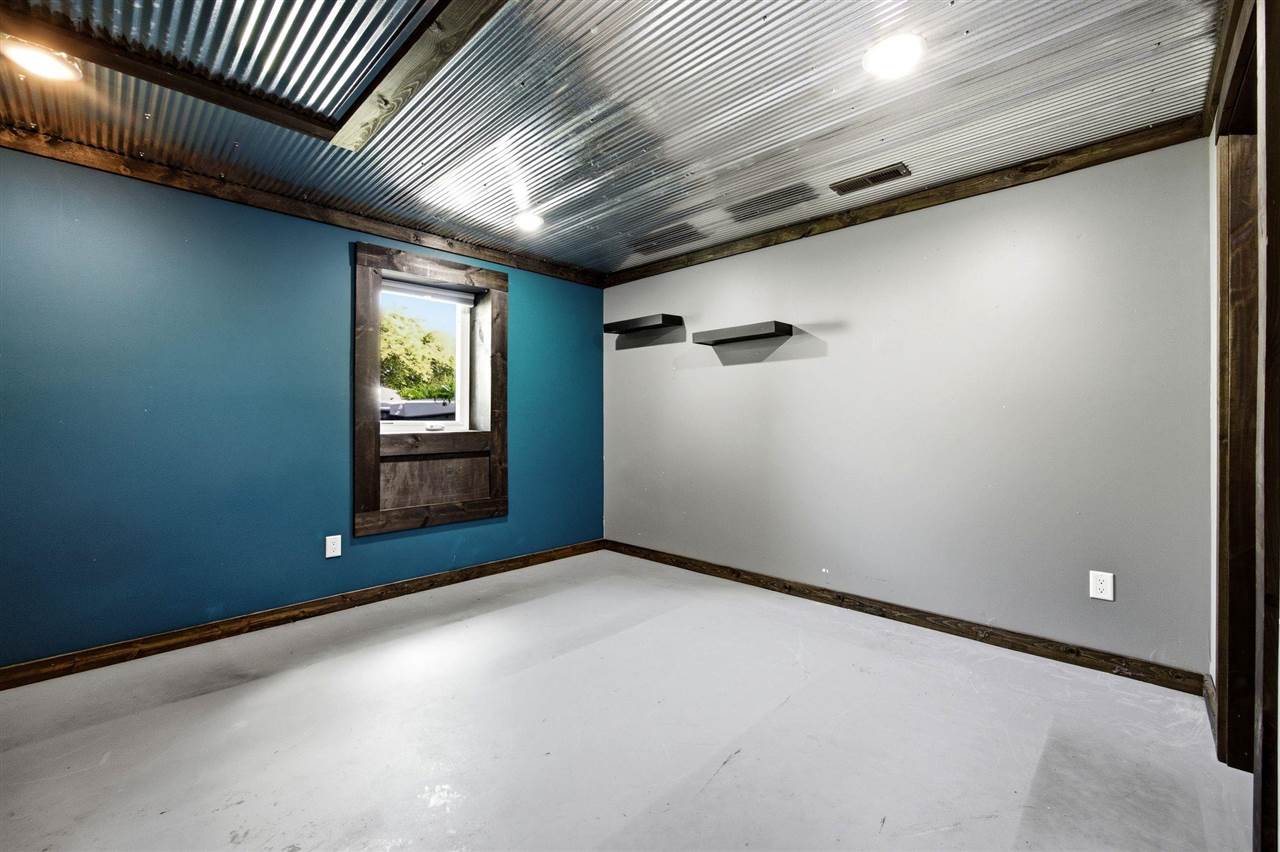 331 Blackberry Avenue Riverside IA 52327