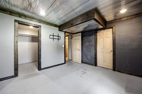 331 Blackberry Avenue Riverside IA 52327