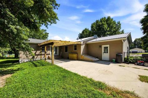 331 Blackberry Avenue Riverside IA 52327