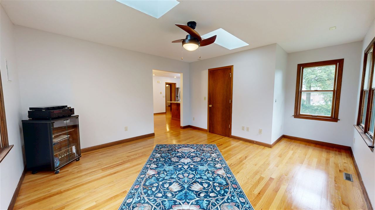527 Mahaska Court Iowa City IA 52246