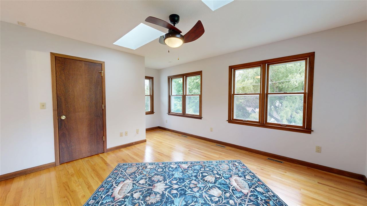 527 Mahaska Court Iowa City IA 52246