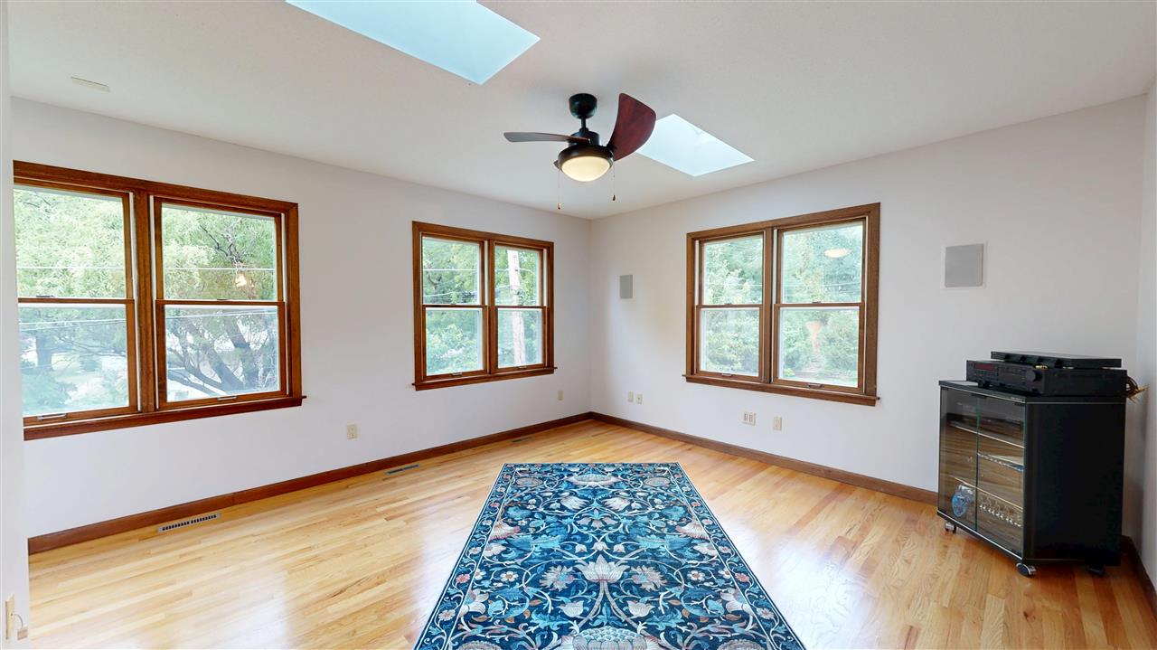 527 Mahaska Court Iowa City IA 52246