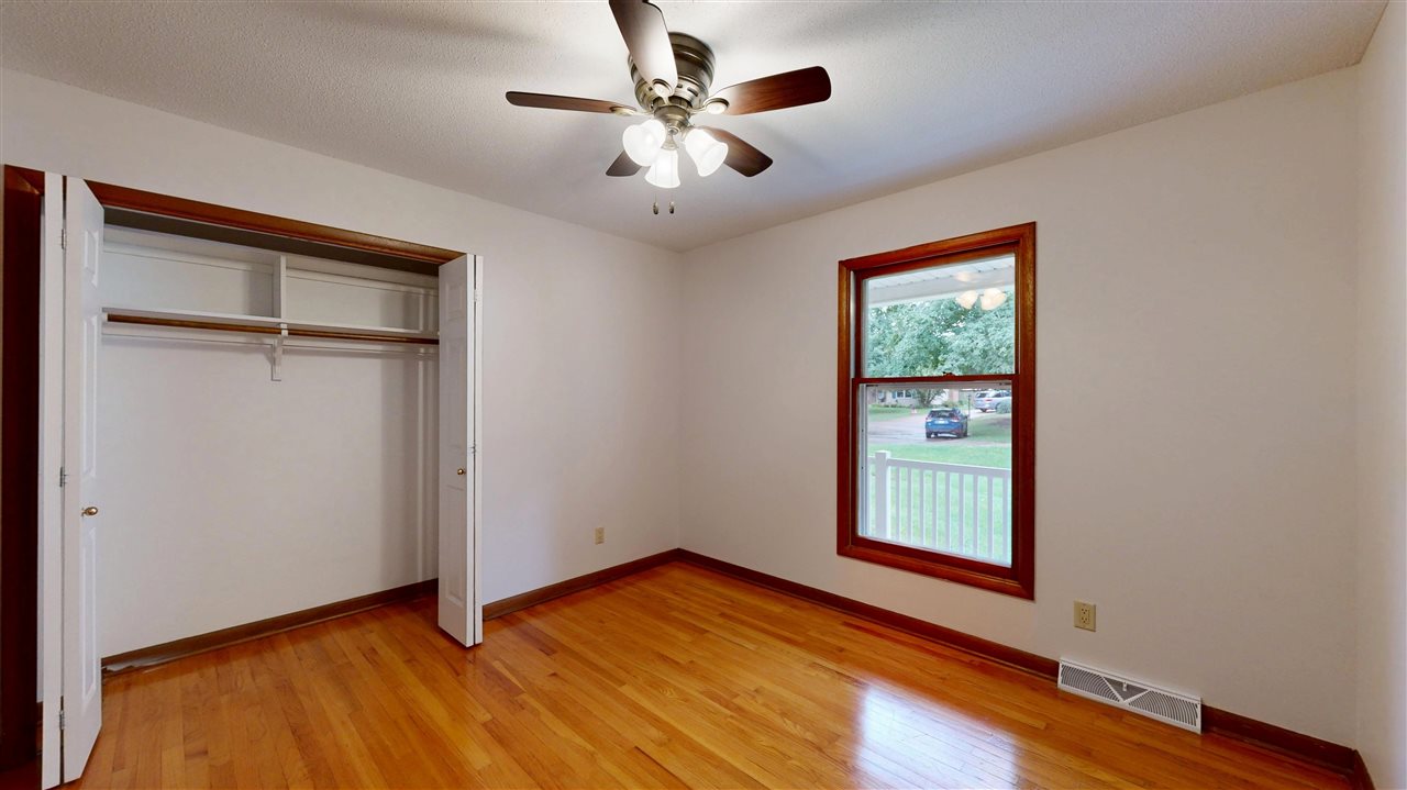 527 Mahaska Court Iowa City IA 52246