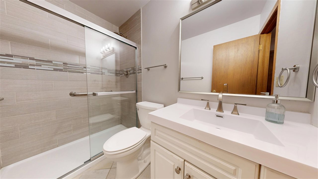 527 Mahaska Court Iowa City IA 52246