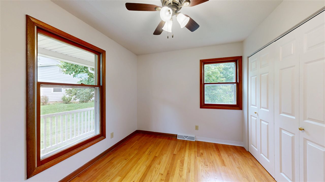 527 Mahaska Court Iowa City IA 52246