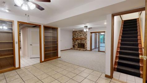 527 Mahaska Court Iowa City IA 52246