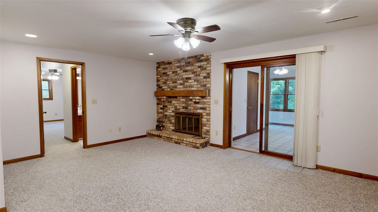 527 Mahaska Court Iowa City IA 52246